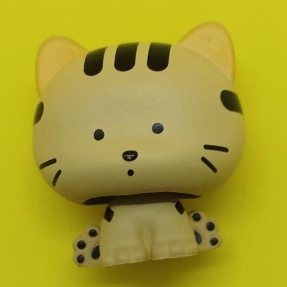 Tama and friends white cat Shaky head figurine - Picture 1 of 8